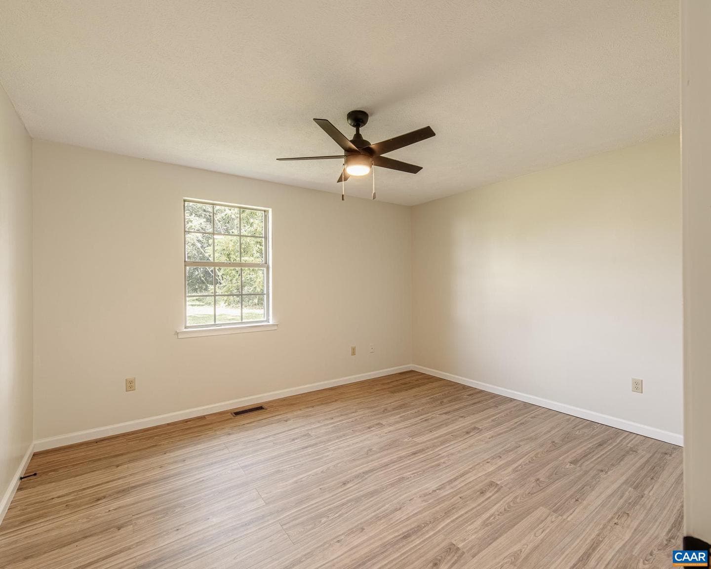 101 Dun Glory Dr photo 32