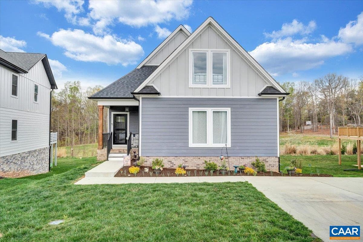 111 Retreat Ln photo 2