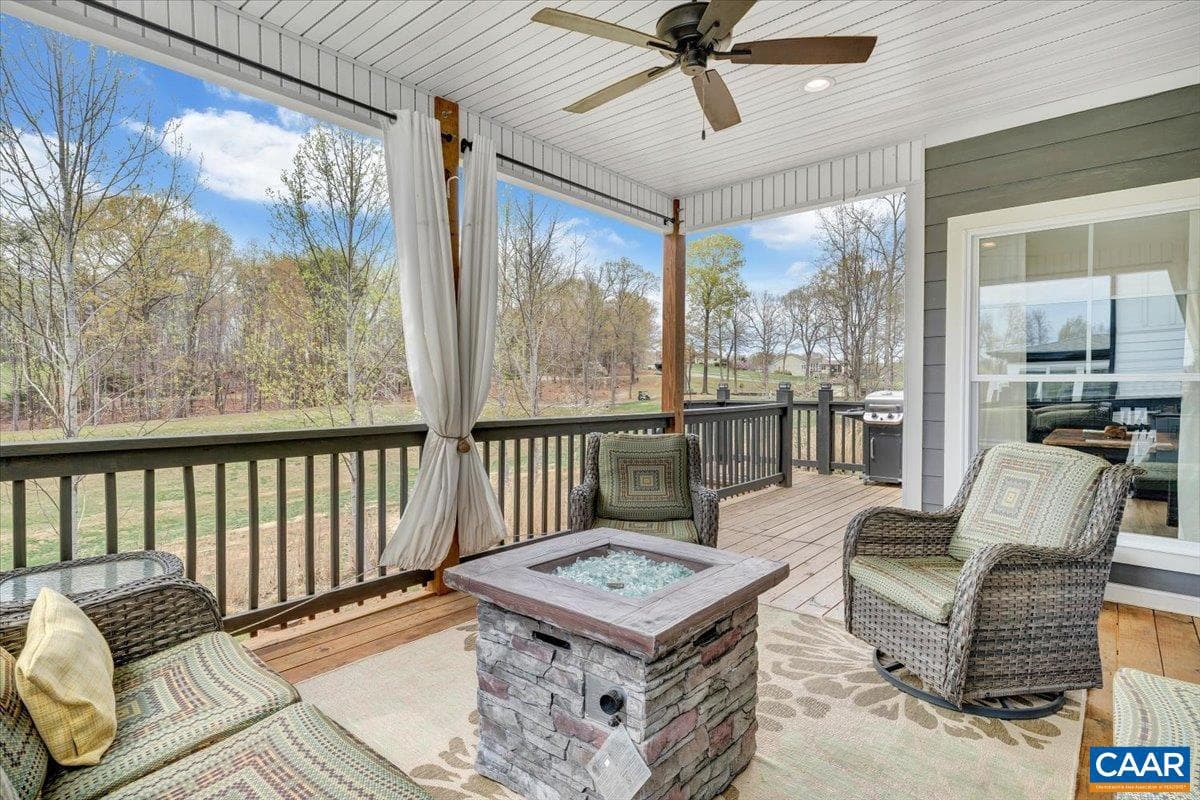111 Retreat Ln photo 32