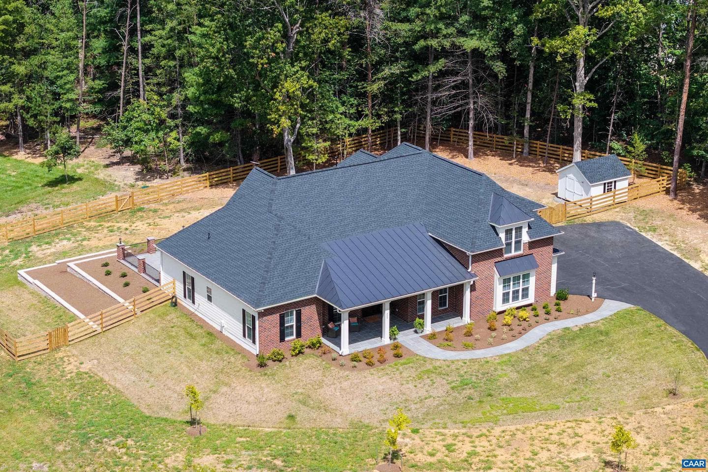 240 Campbell Rd photo 6