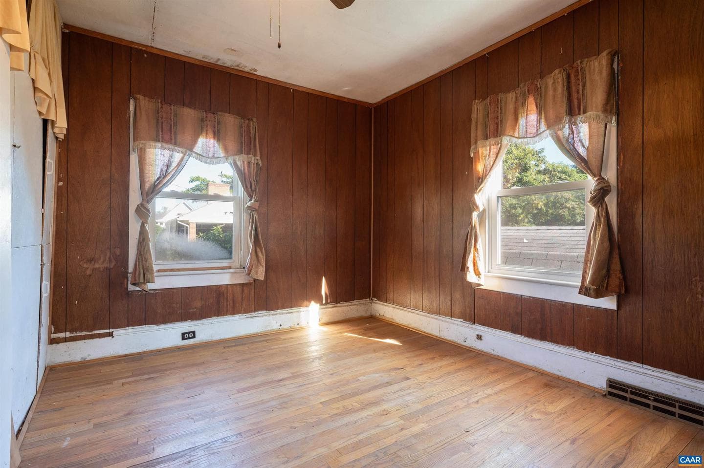 1101 Forest St photo 11