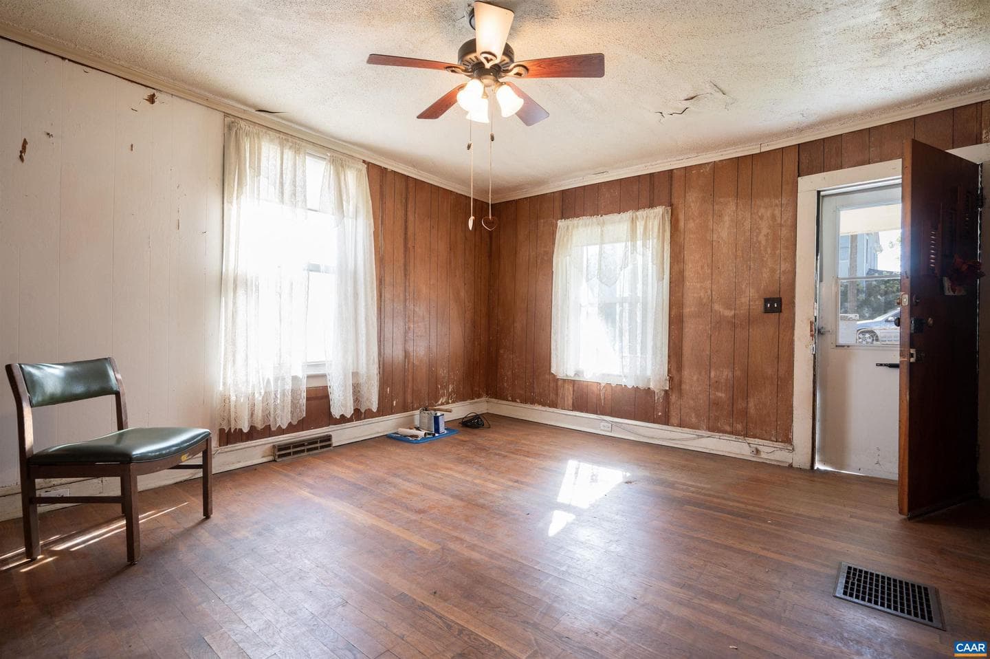 1101 Forest St photo 5