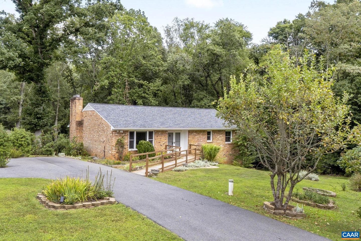 635 Ridgemont Rd photo 17