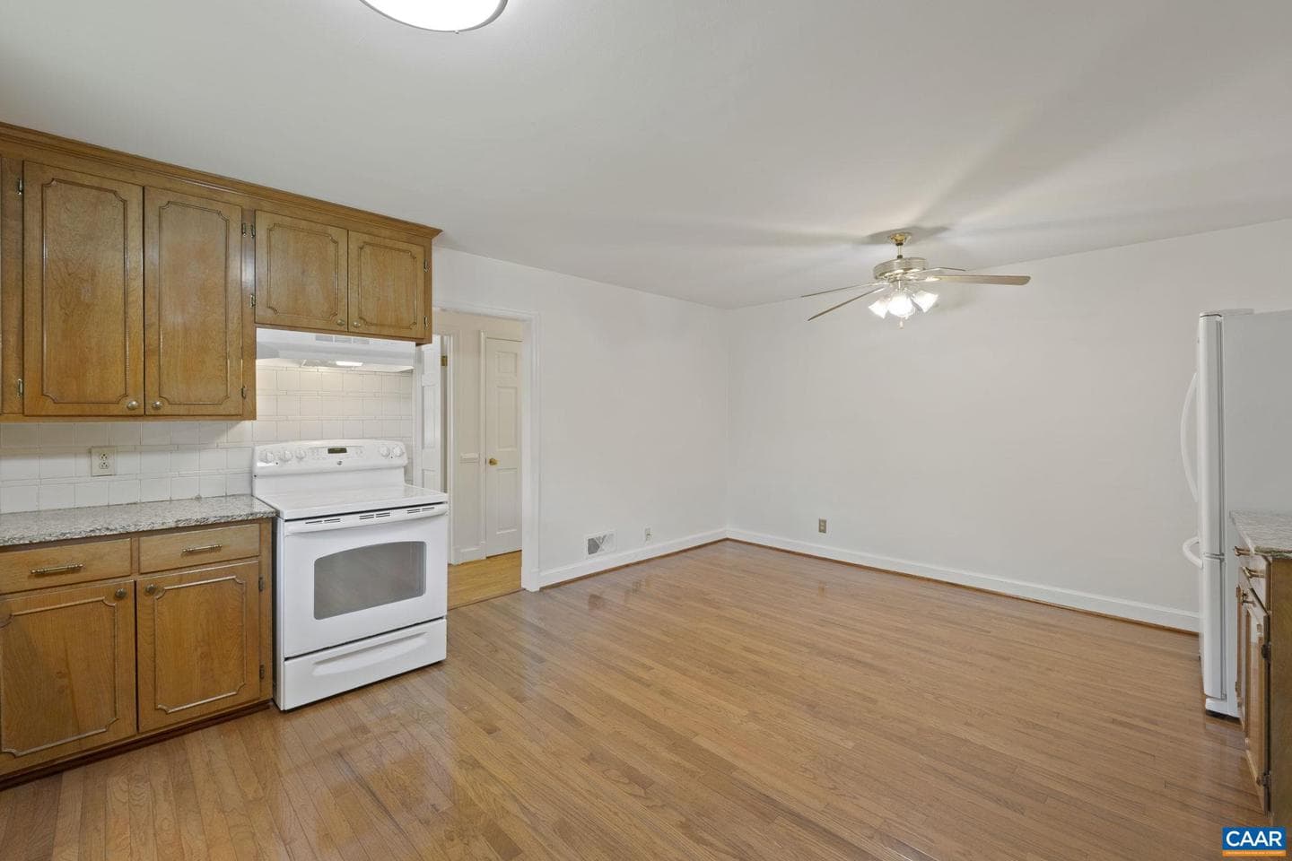 635 Ridgemont Rd photo 28