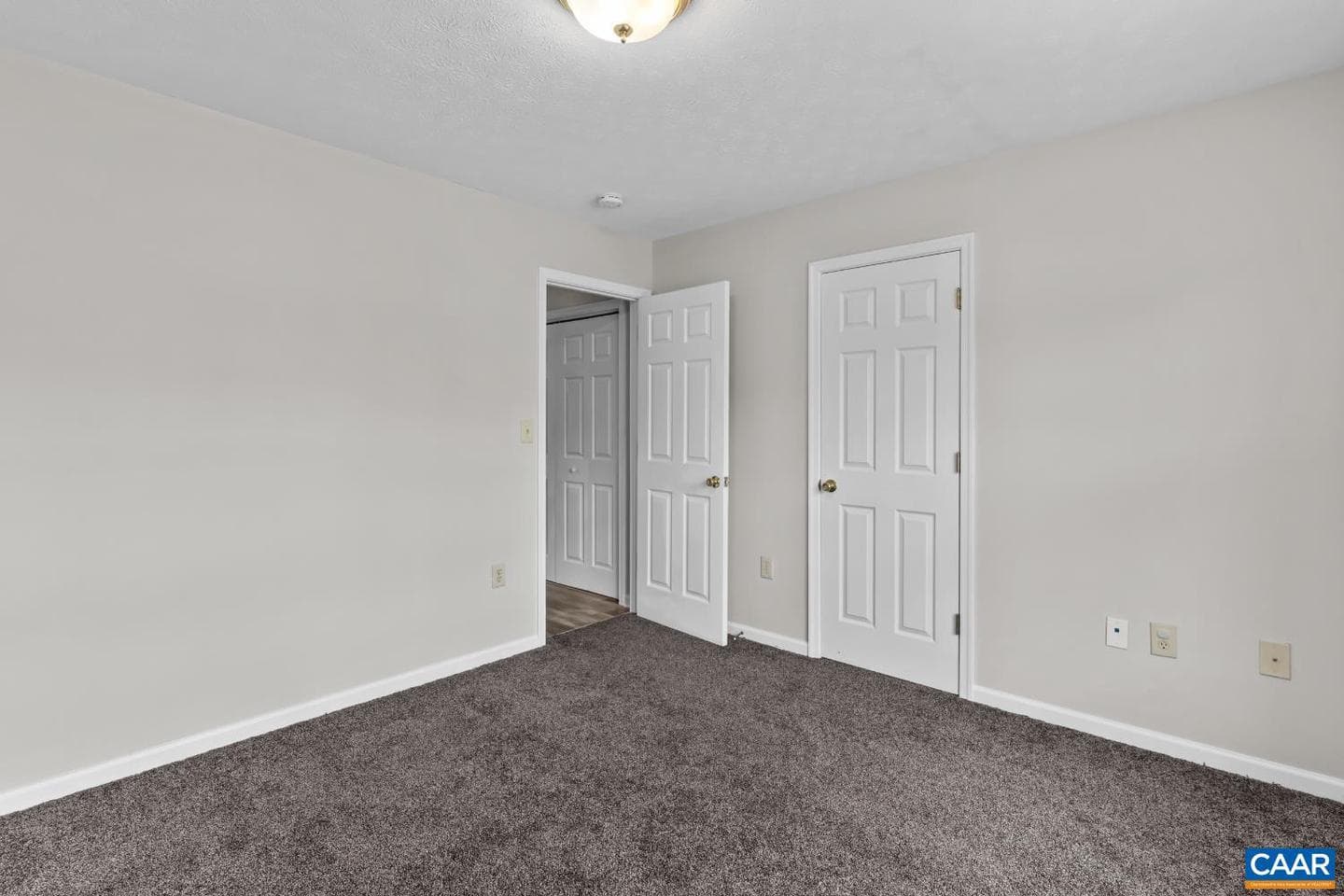 596 Edwardian Ln photo 20