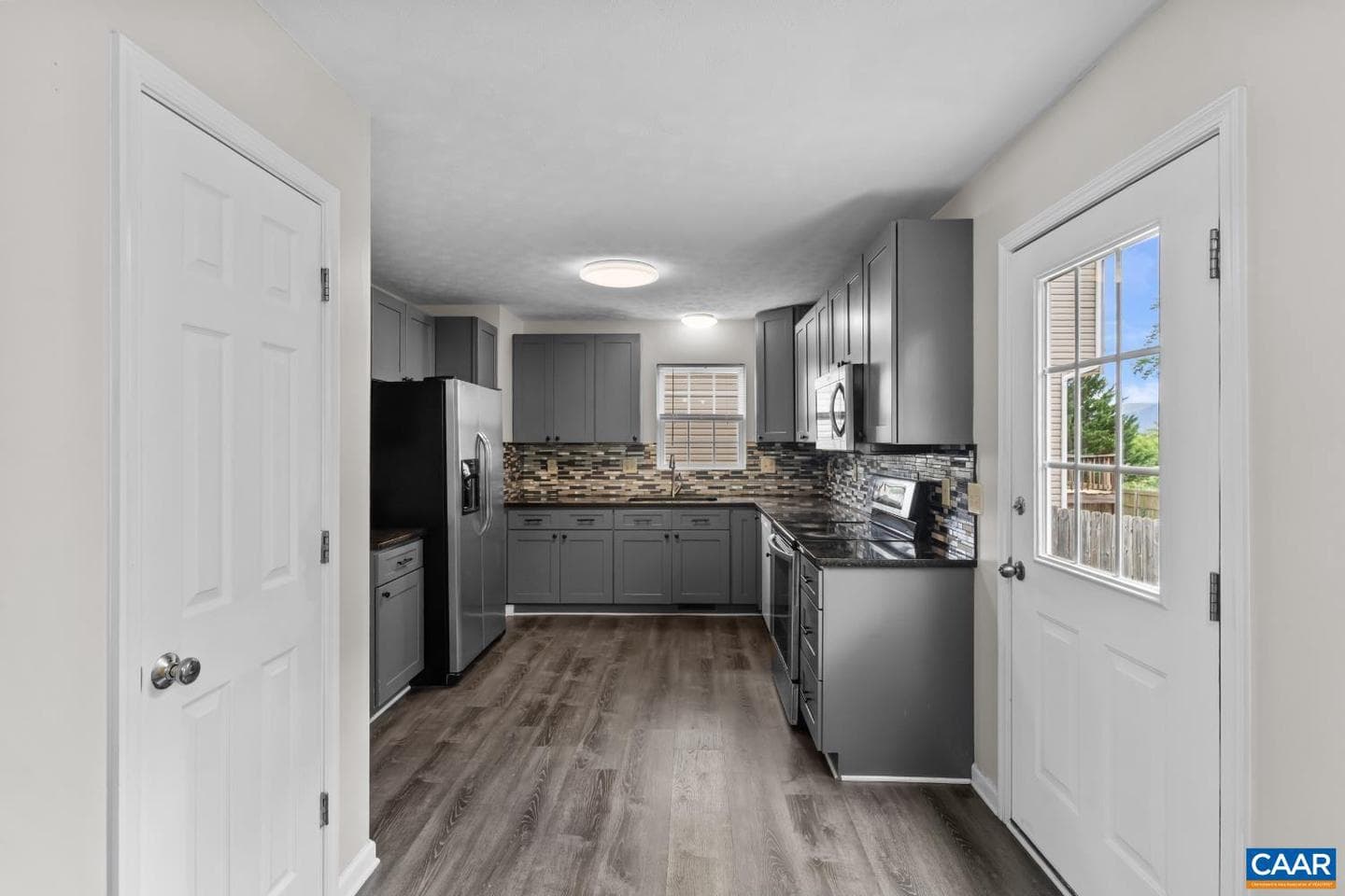 596 Edwardian Ln photo 9