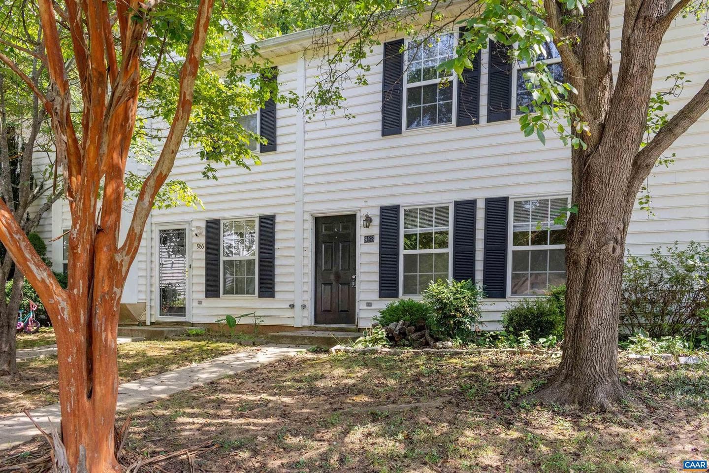 988 Towne Ln photo 1