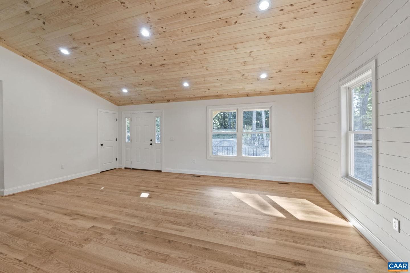 14116 Dickerson Ln photo 18