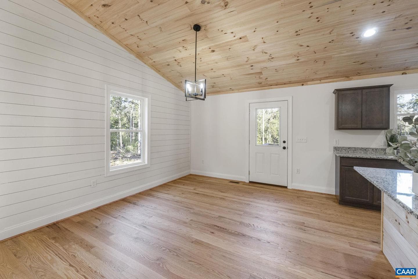 14116 Dickerson Ln photo 20