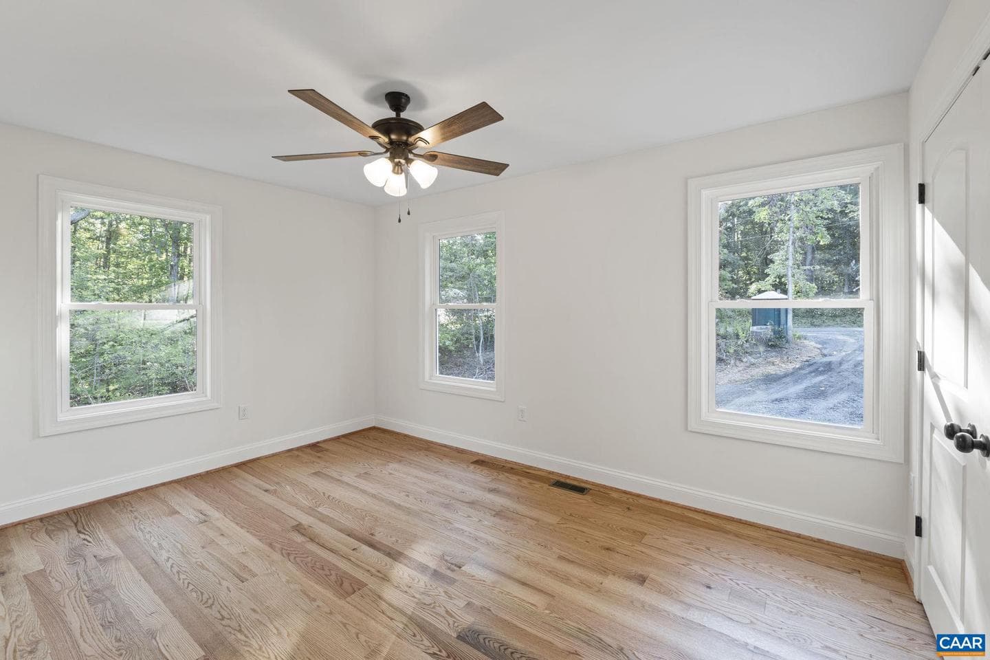 14116 Dickerson Ln photo 35