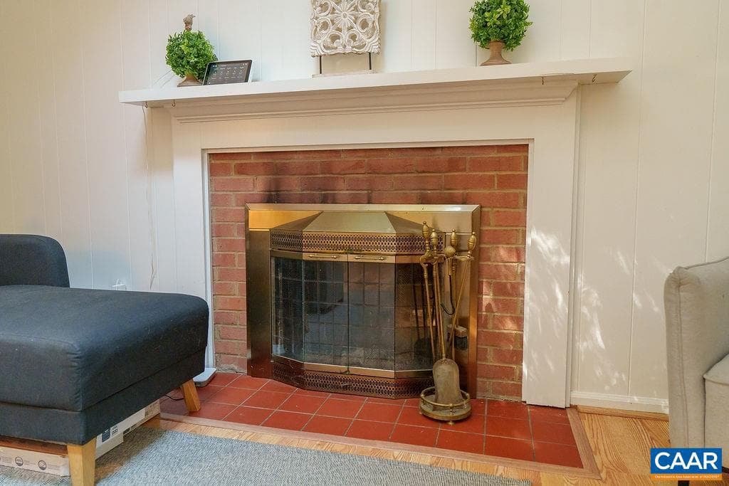 305 Stratford Cir photo 11