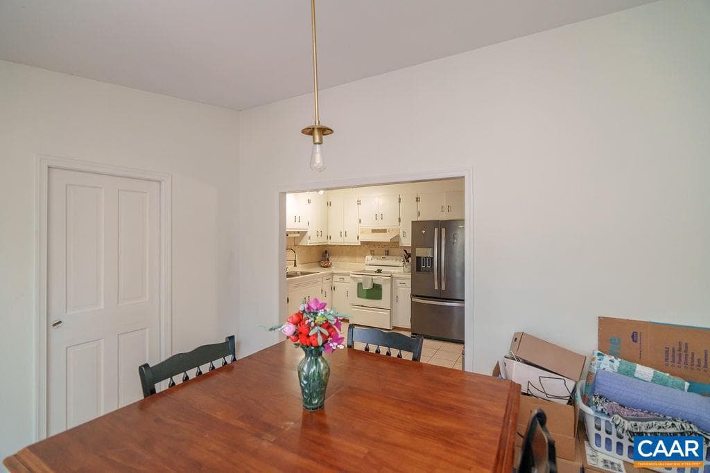 305 Stratford Cir photo 18