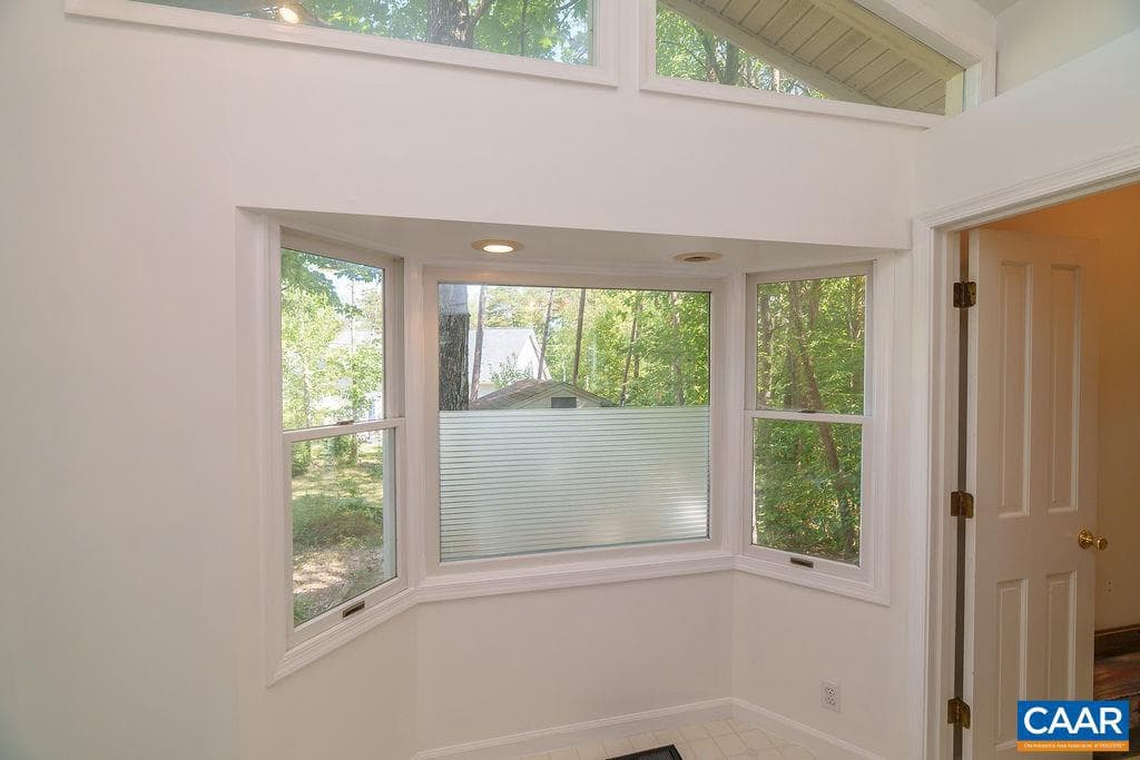 305 Stratford Cir photo 33