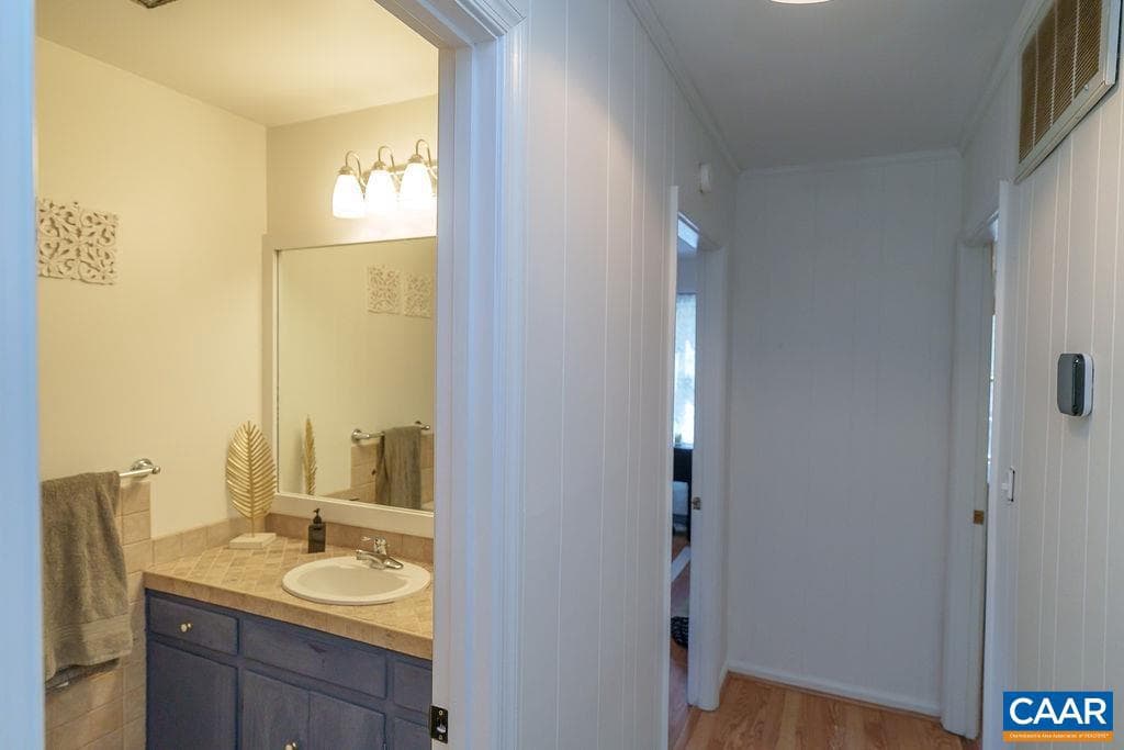 305 Stratford Cir photo 37