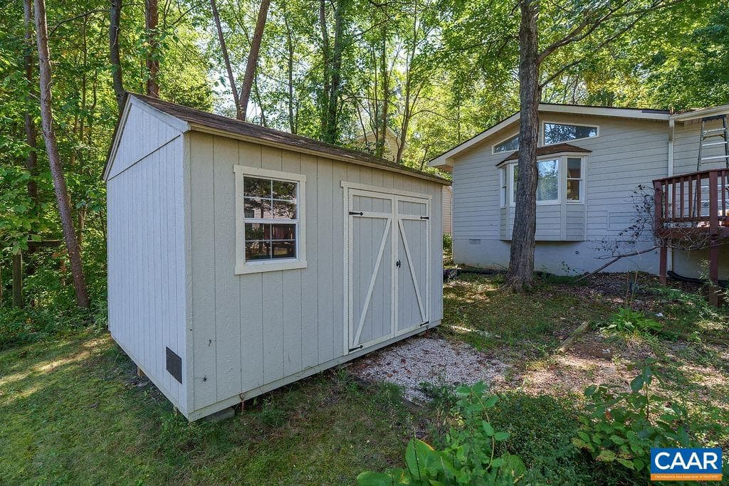 305 Stratford Cir photo 49