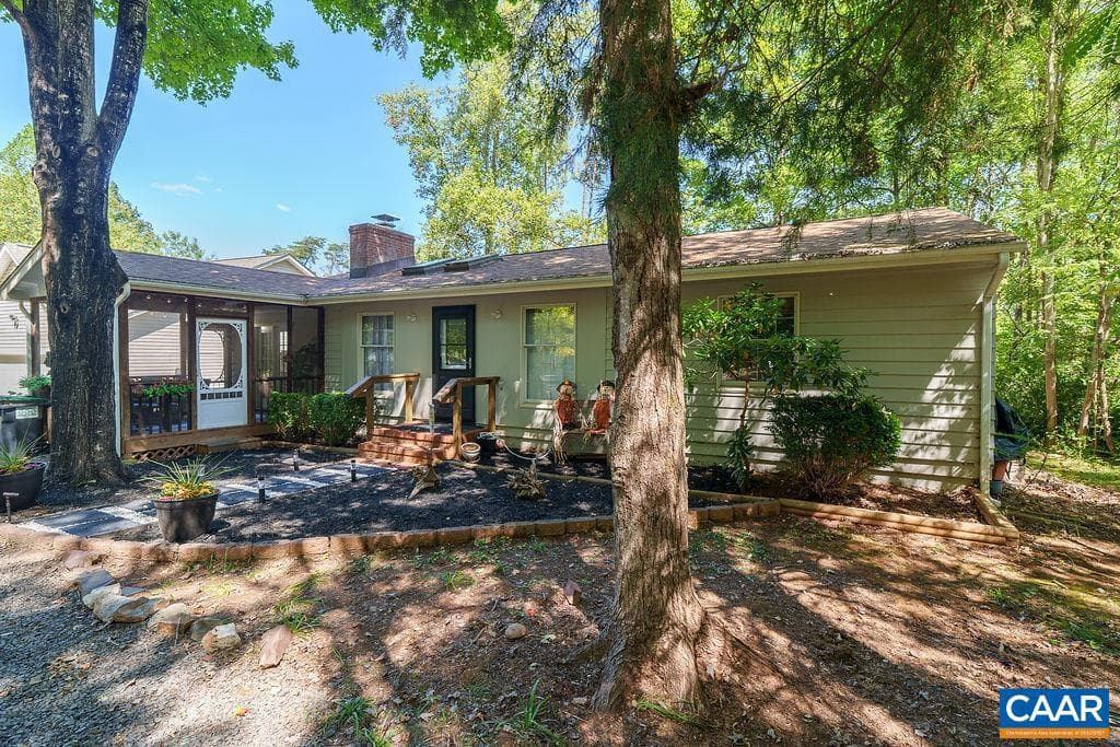 305 Stratford Cir photo 5