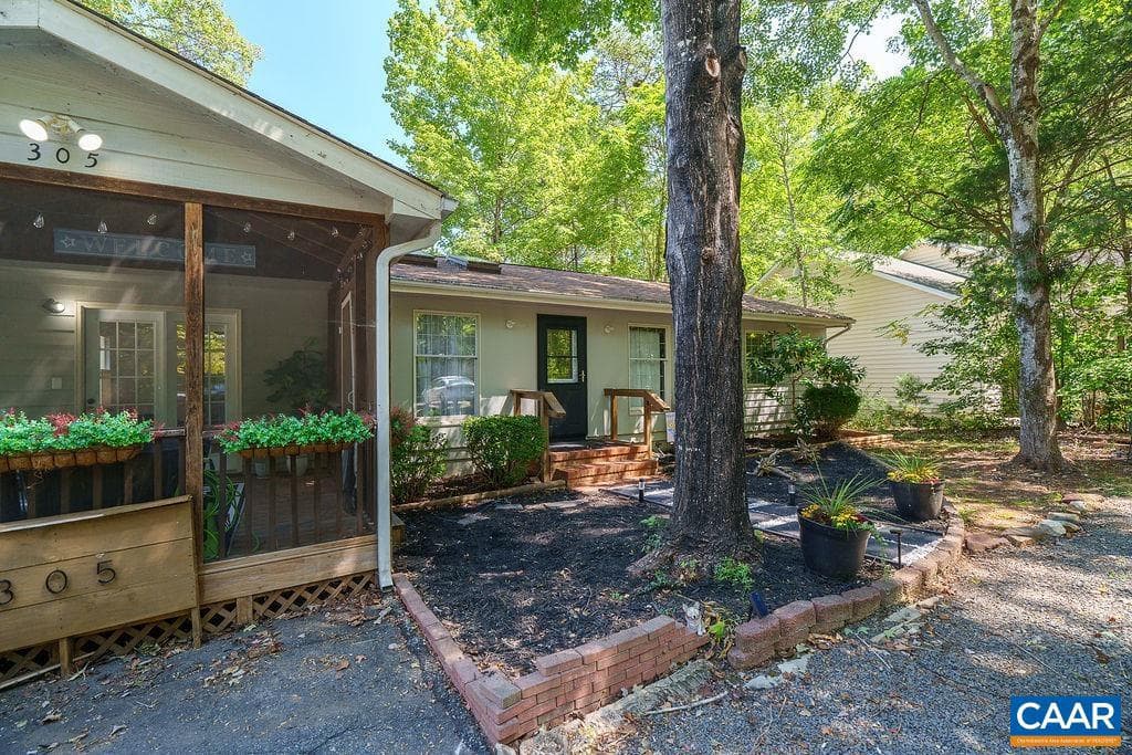 305 Stratford Cir photo 8