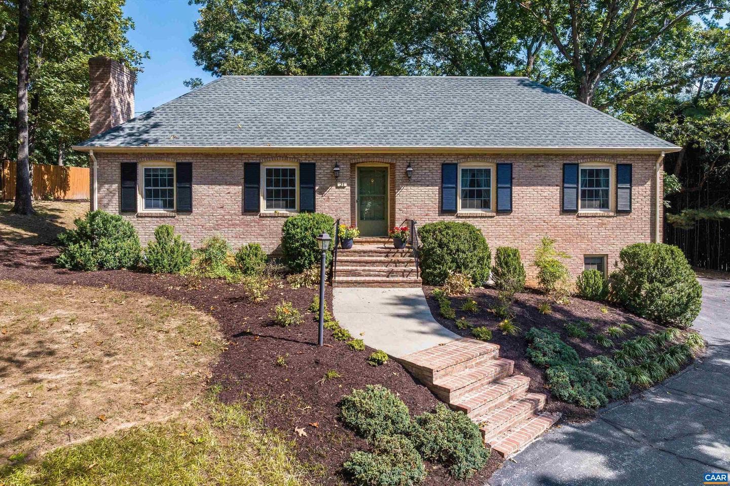 31 Oak Ln photo 2