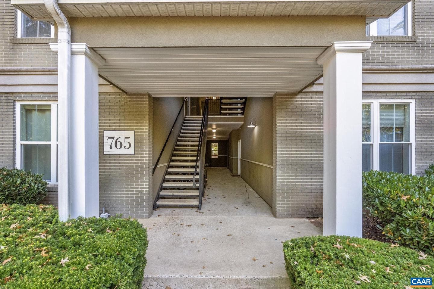 765 Walker Sq #4b photo 2