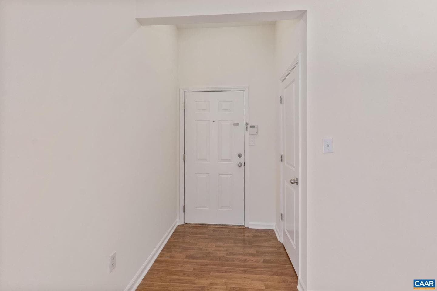 765 Walker Sq #4b photo 3