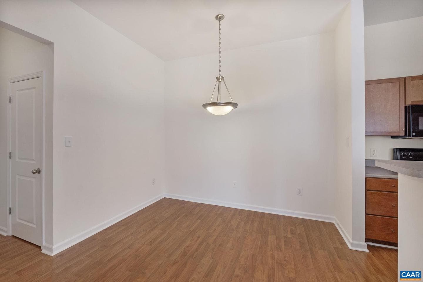 765 Walker Sq #4b photo 4