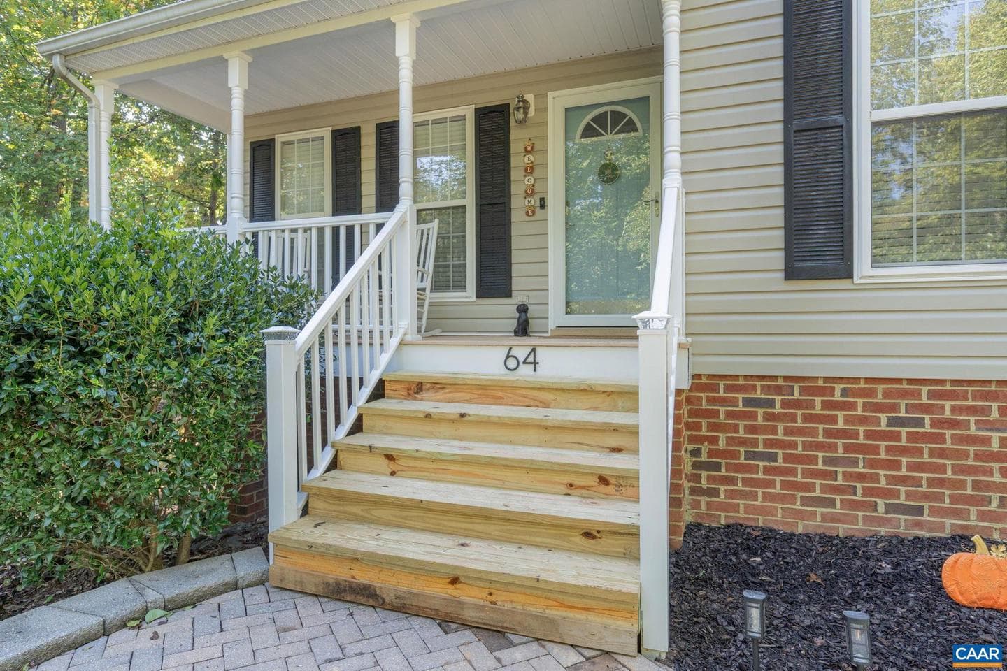 64 Woodlawn Dr photo 3