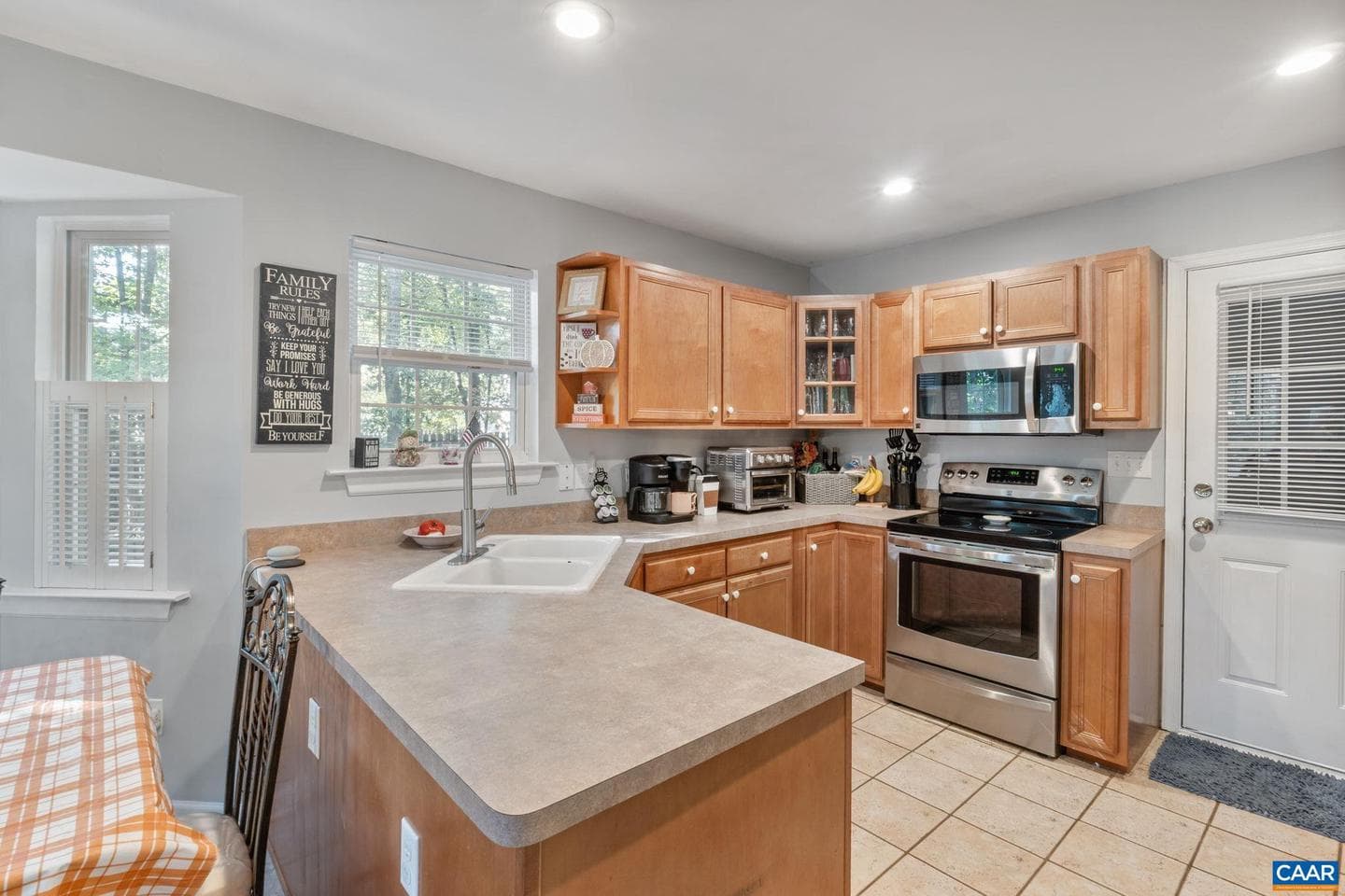 64 Woodlawn Dr photo 9