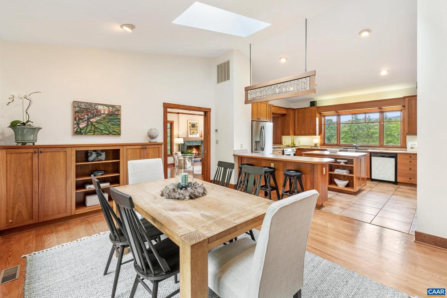 6585 Foxcliff Ln photo 14