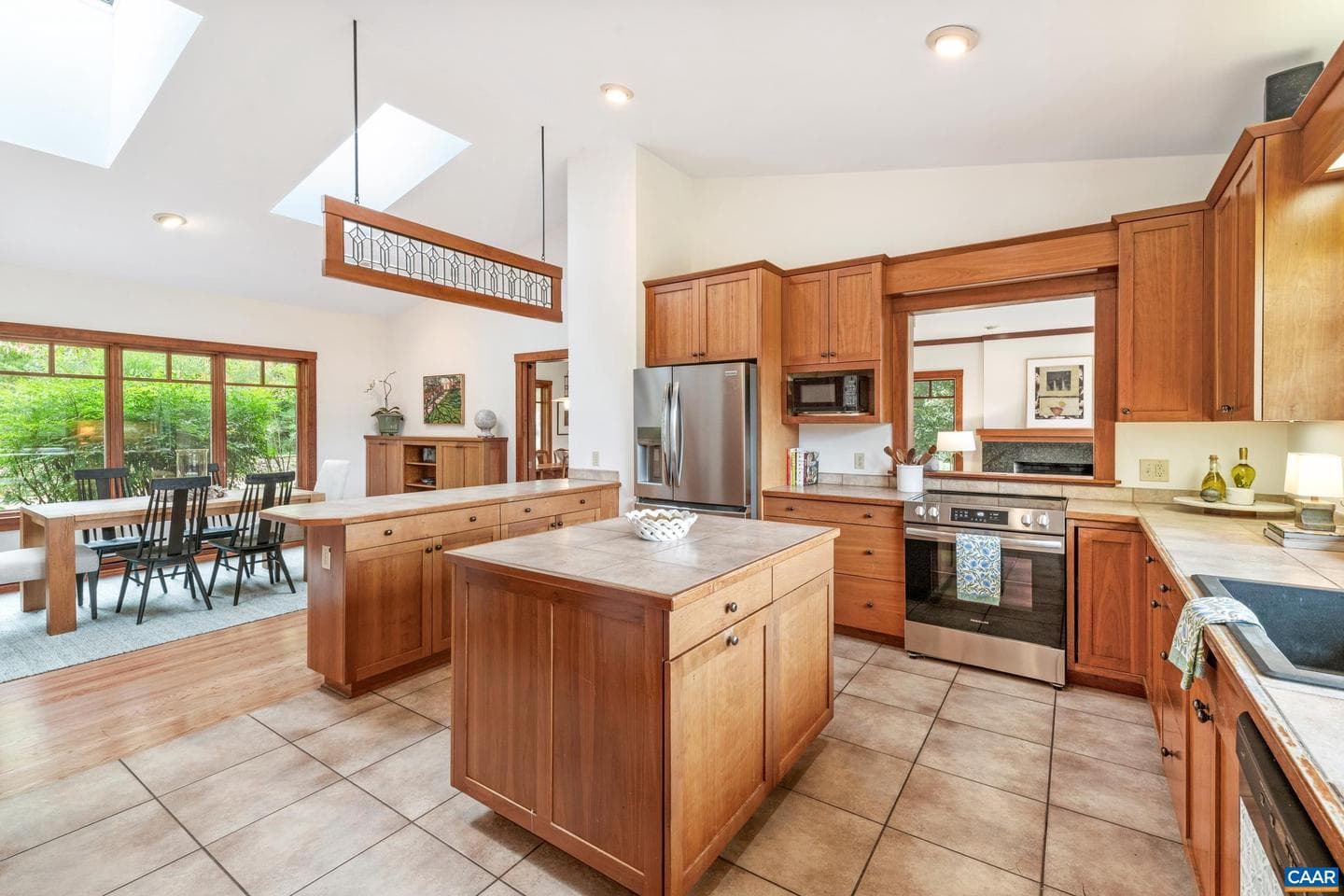 6585 Foxcliff Ln photo 16