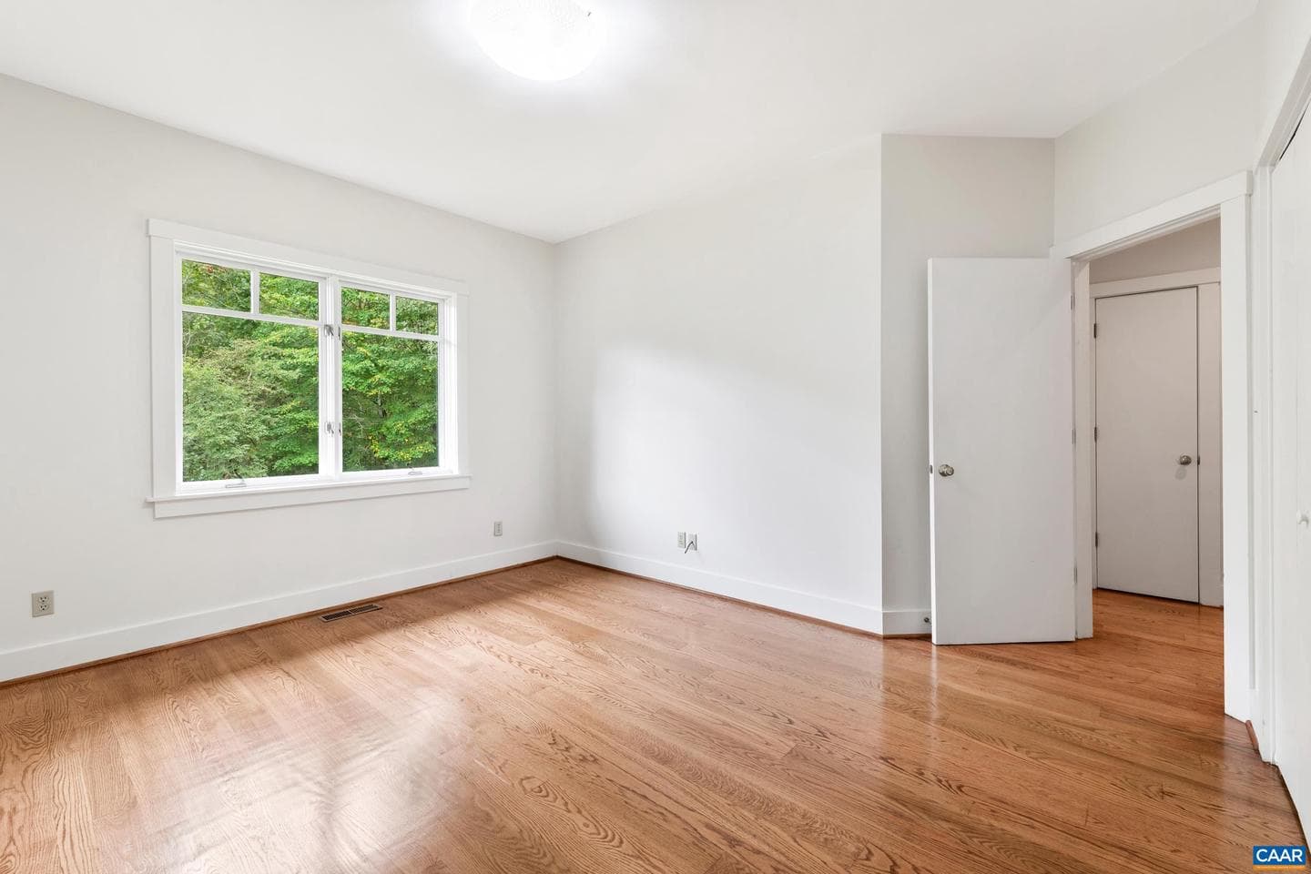 6585 Foxcliff Ln photo 37