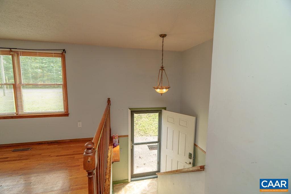 1209 Hollands Rd photo 5