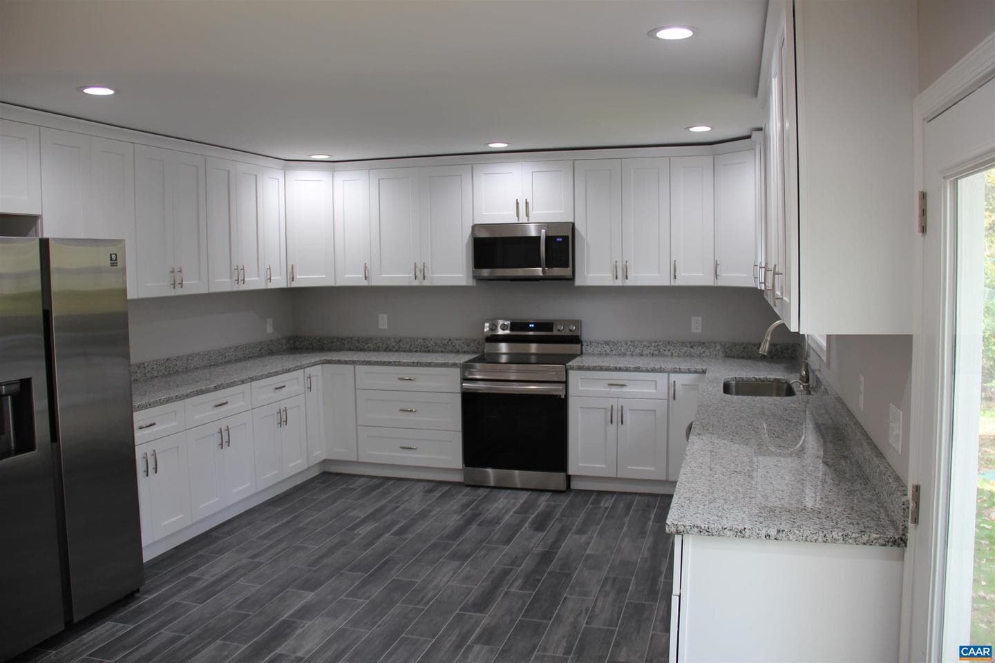 672 Westwood photo 15