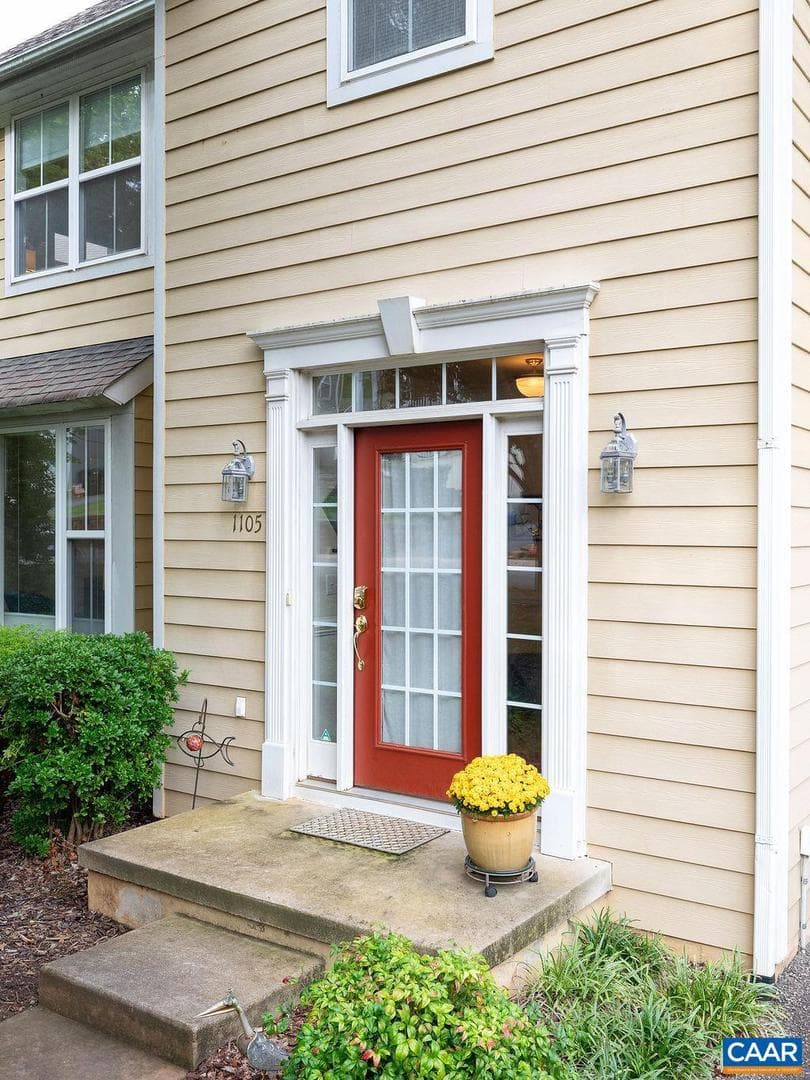 1105 Saint Charles Ct photo 2
