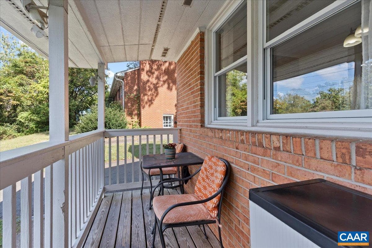 114 Olinda Dr photo 4
