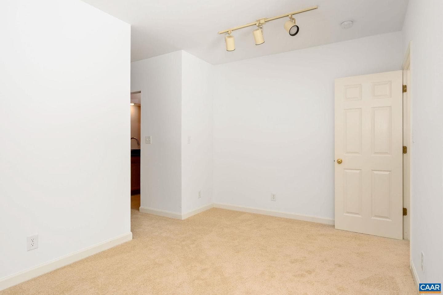 408 E Market St #305 photo 5