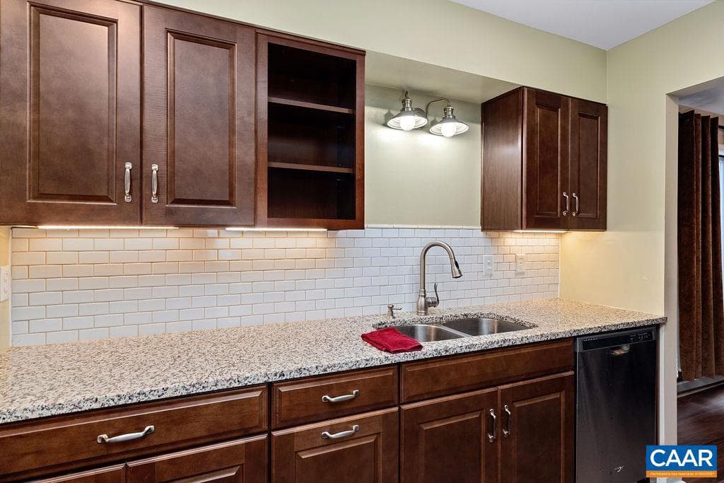 2048 Stone Ridge Condos photo 14