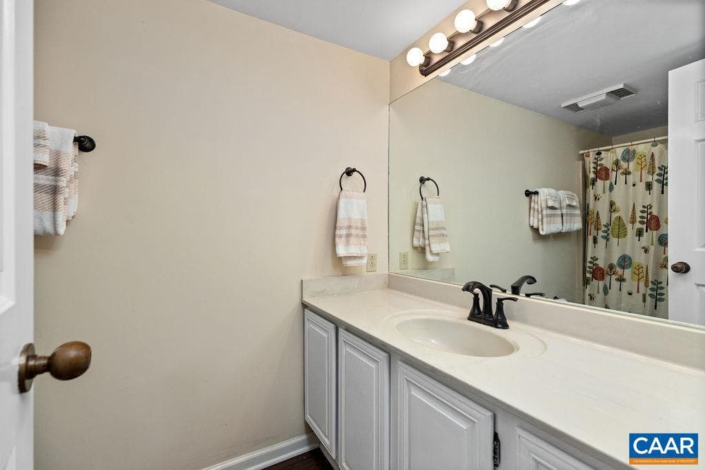 2048 Stone Ridge Condos photo 18