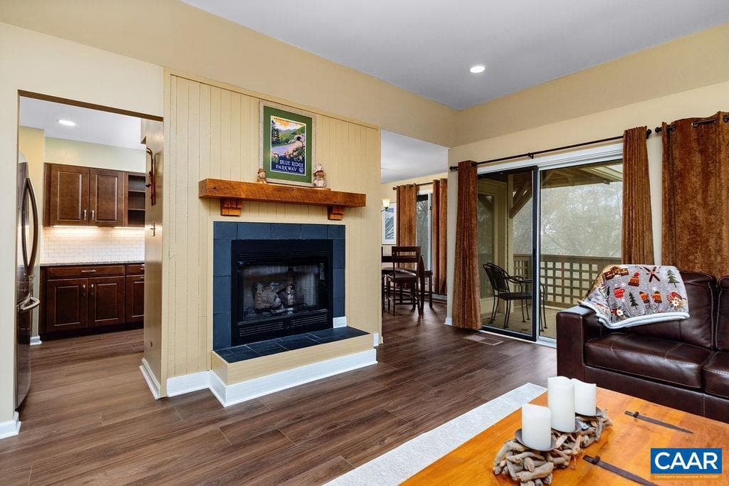 2048 Stone Ridge Condos photo 3