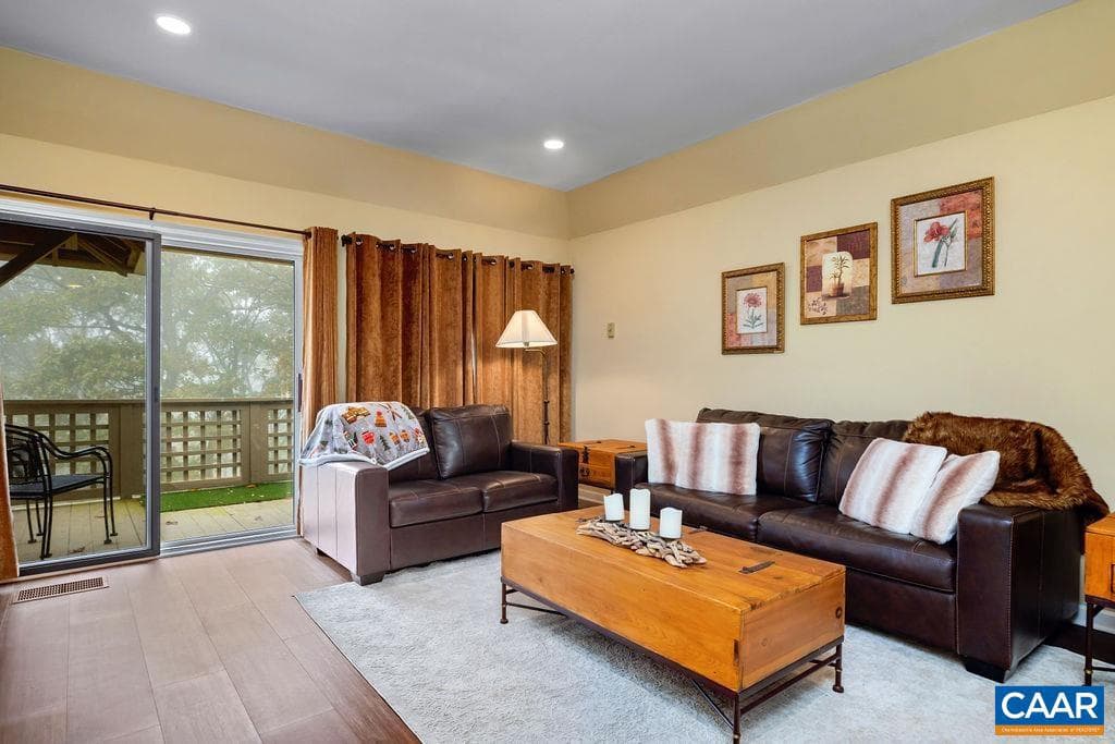 2048 Stone Ridge Condos photo 7