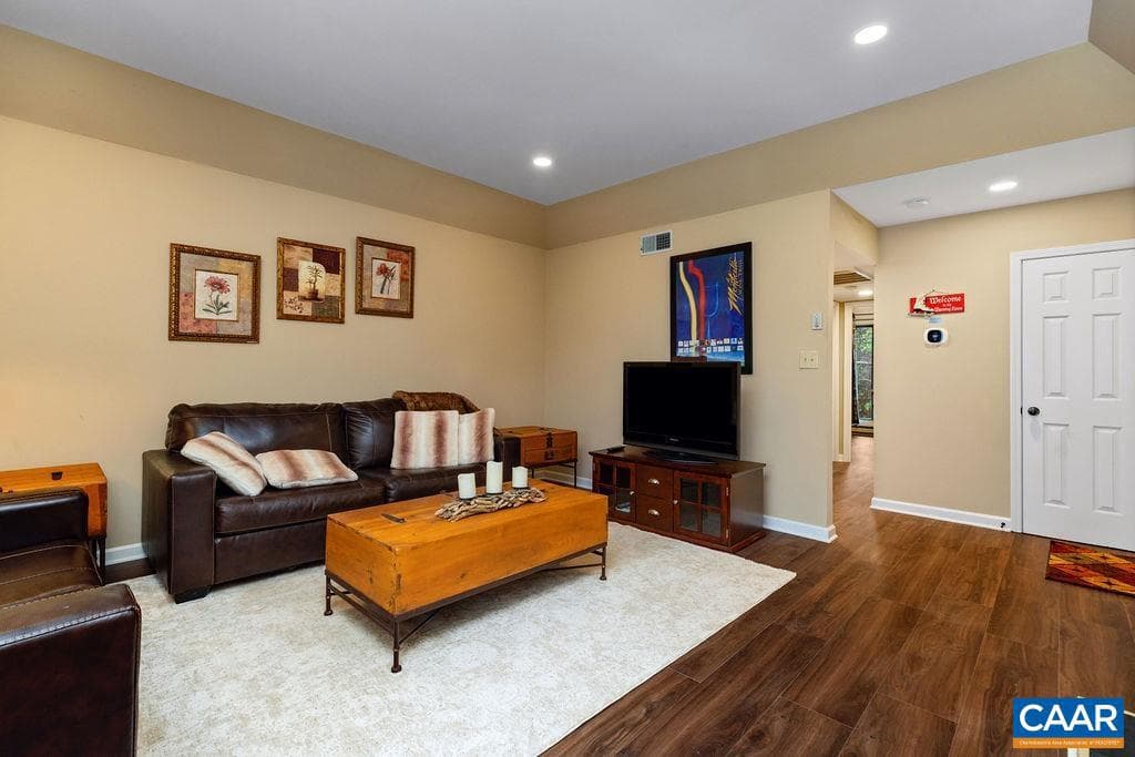 2048 Stone Ridge Condos photo 8