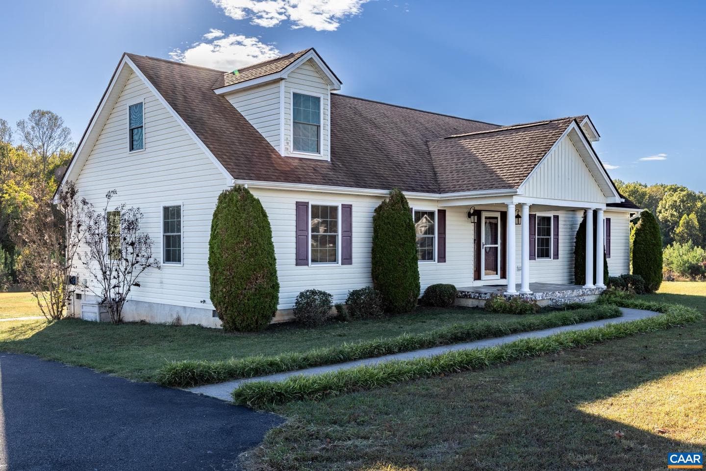 478 Rosewood Dr photo 2