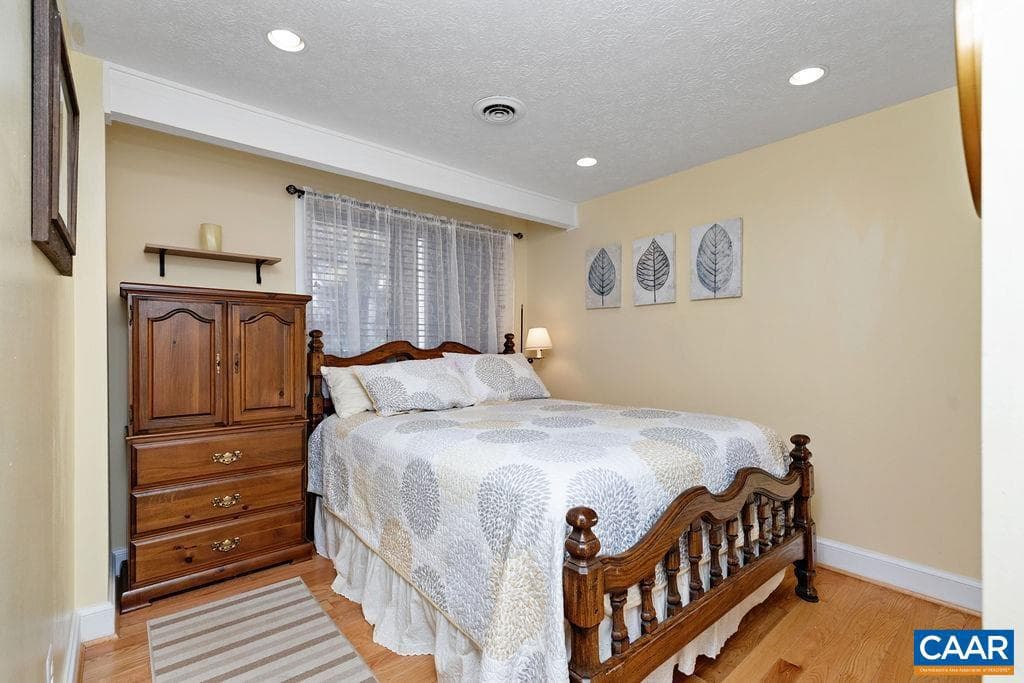 411 Three Ridges Condos photo 19