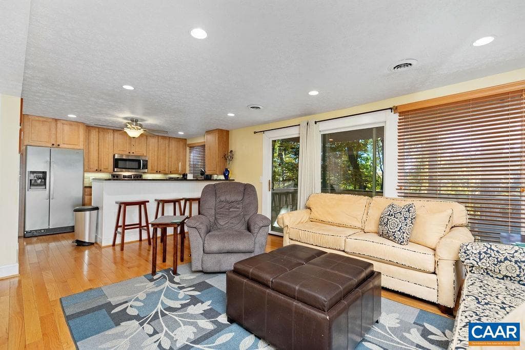 411 Three Ridges Condos photo 9