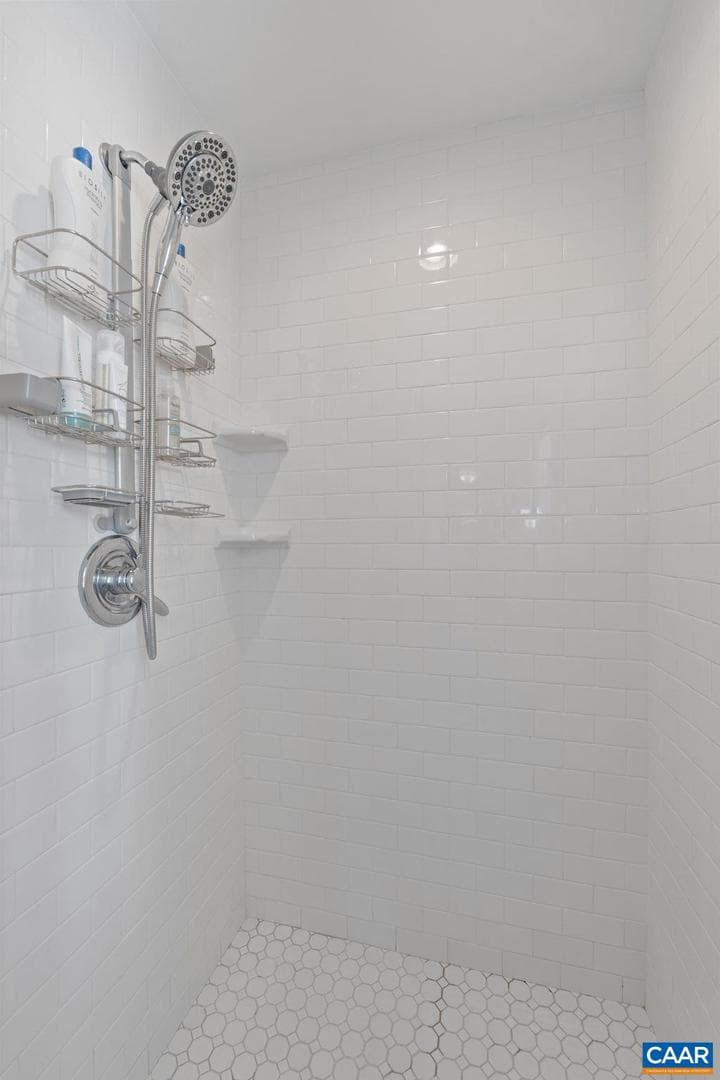 1450 Avon St photo 15