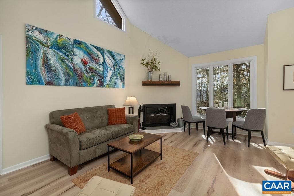 731 Laurelwood Condos photo 2
