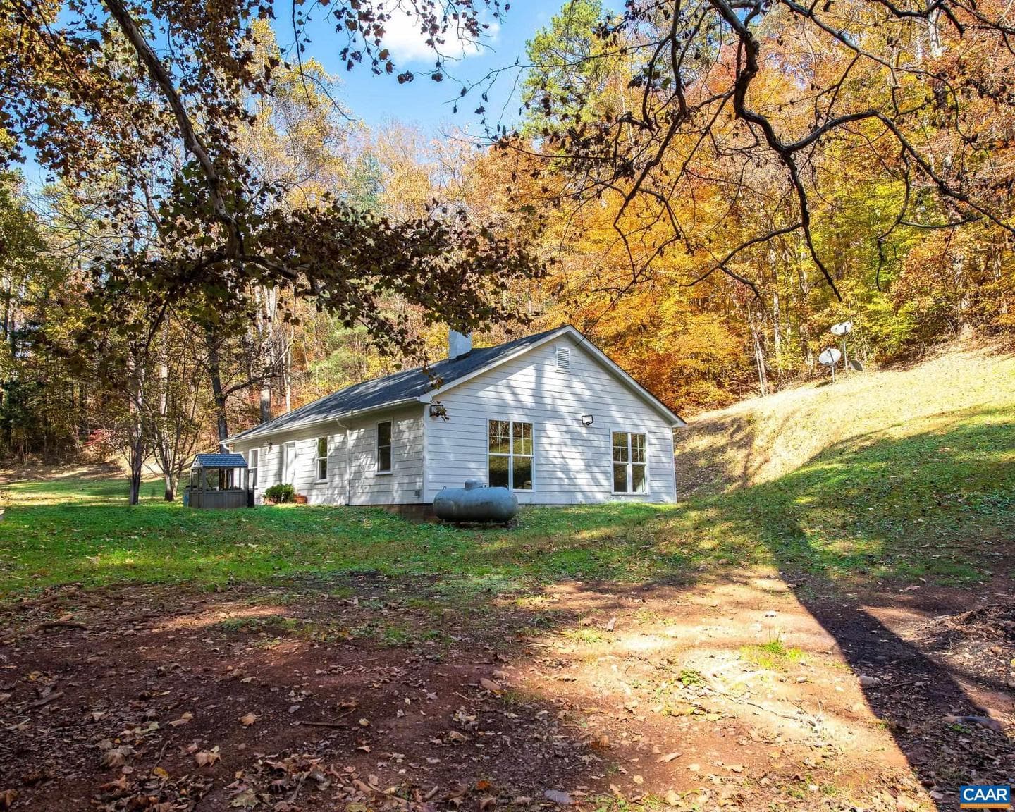 3189 James River Rd photo 3