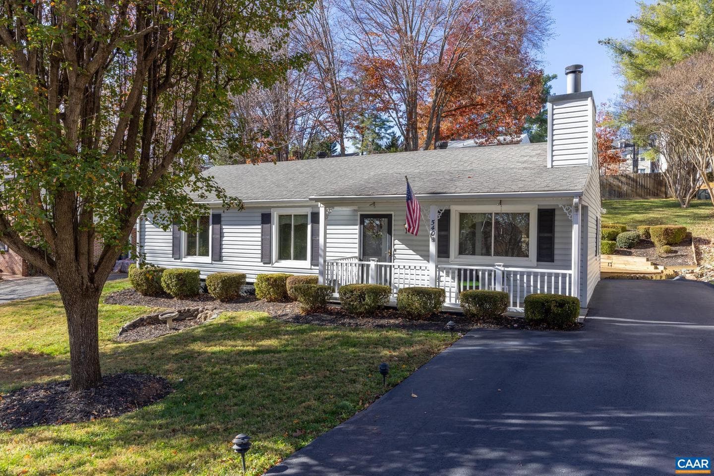 540 Woodmont Dr photo 2