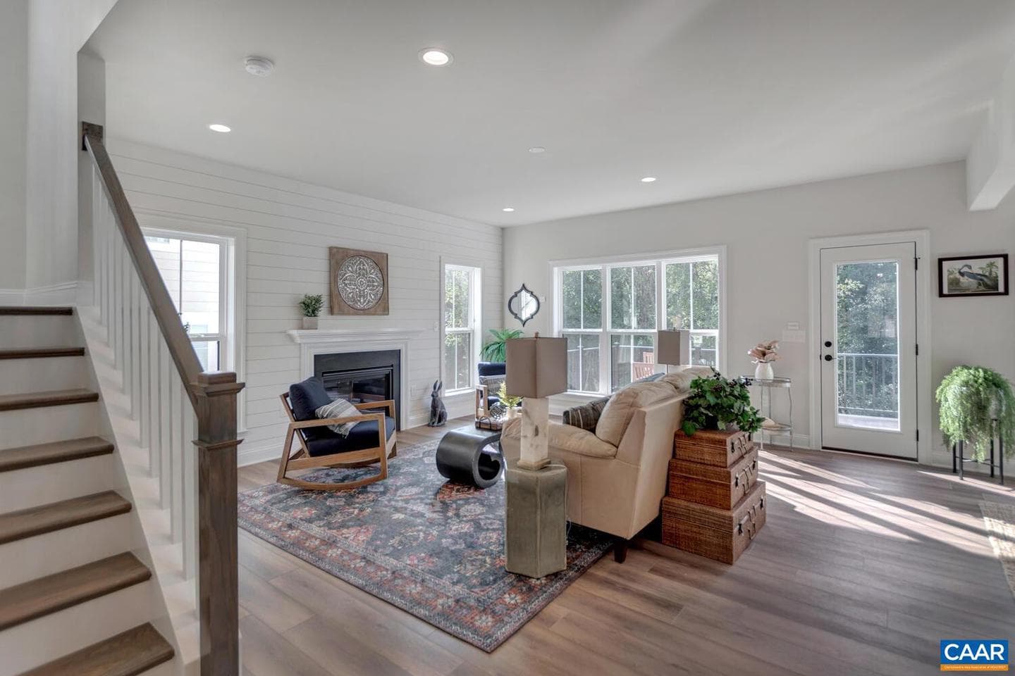 4 Warwick Dr photo 5
