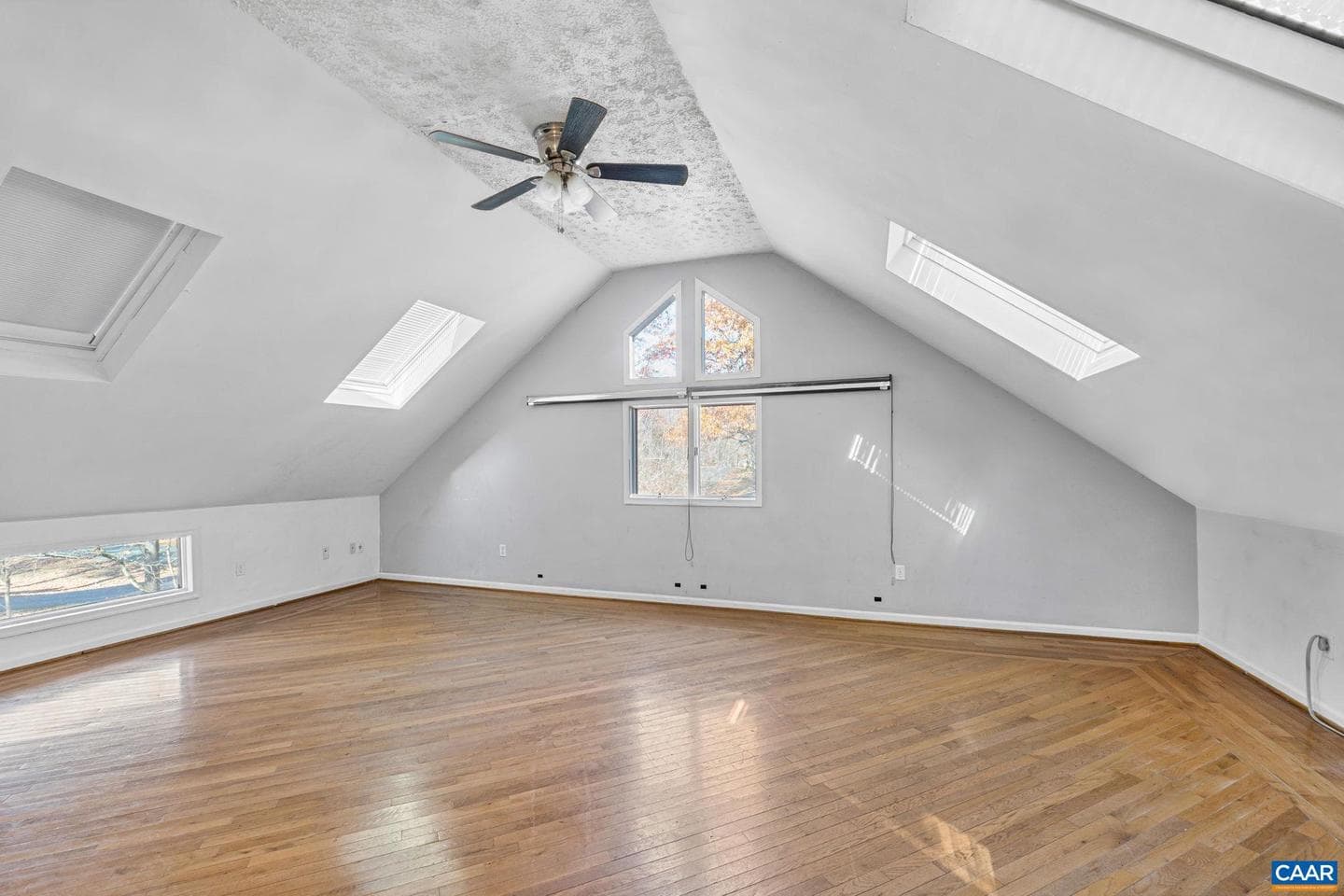 30 Colonial Rd photo 23