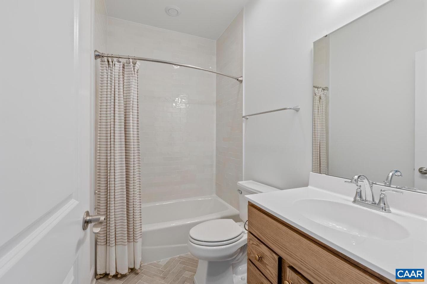 12 Warwick Dr photo 6